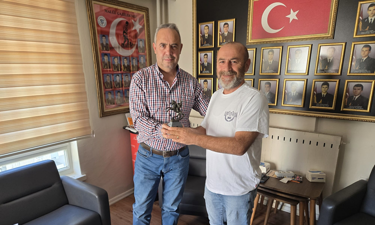 Gazilerimize Minnet Duygularımızla